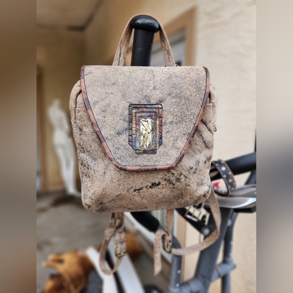 PAT SMILEY COLLECTION SUPER SOFT LEATHER BACKPACK - Picture 9 of 16